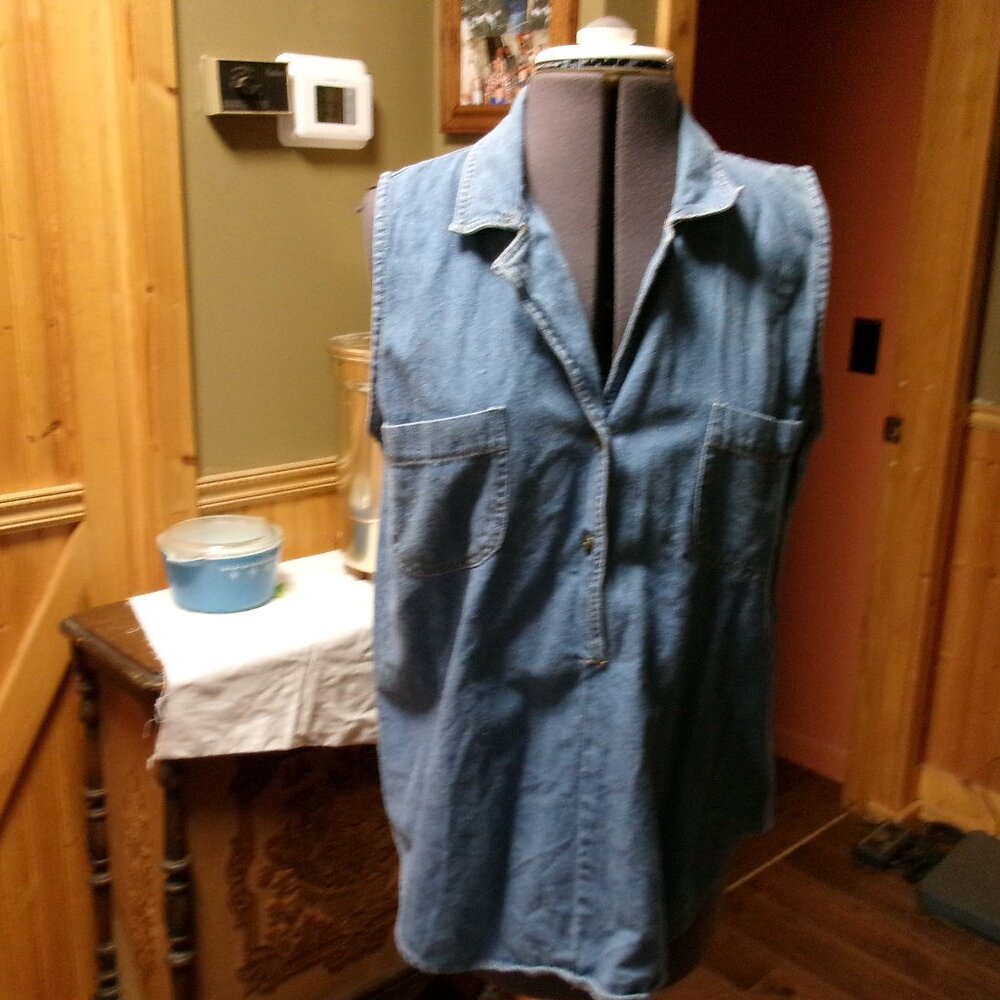 vTG BEST AMERICAN 80S DENIM TOP BUTTON SLEEVELESS COTTAGE CORE BLOUSE